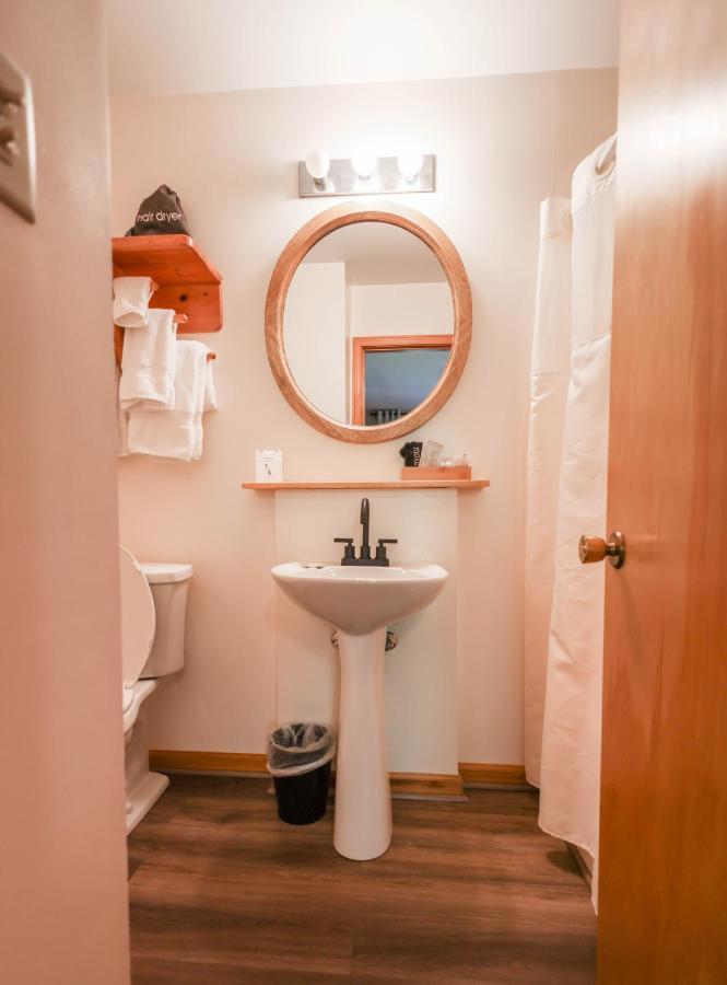 Outland Chalet & Suites Great Smoky Mountains Whittier Habitación foto