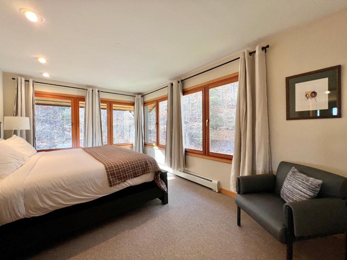 Outland Chalet & Suites Great Smoky Mountains Whittier Habitación foto