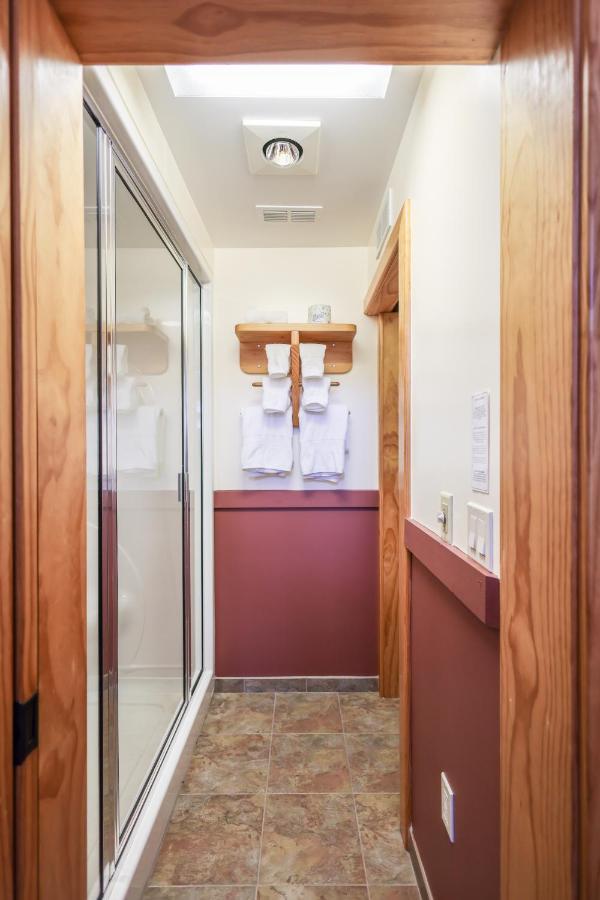 Outland Chalet & Suites Great Smoky Mountains Whittier Exterior foto