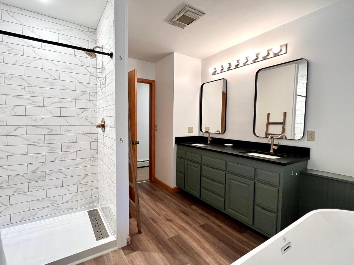 Outland Chalet & Suites Great Smoky Mountains Whittier Habitación foto