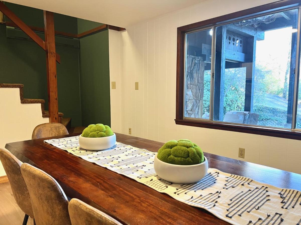 Outland Chalet & Suites Great Smoky Mountains Whittier Habitación foto